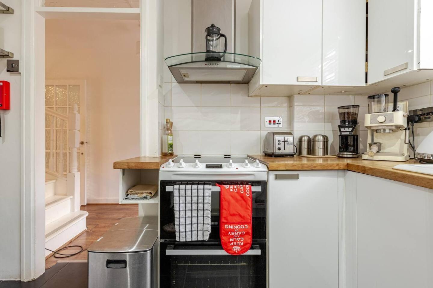 Charming 2-bed Garden Flat