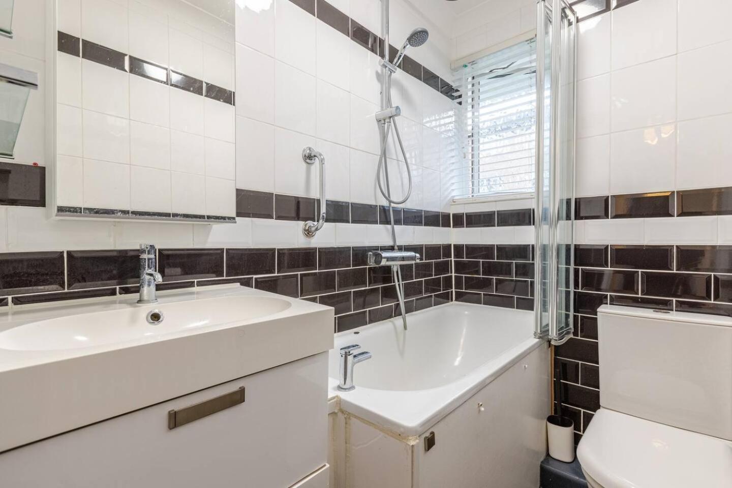 Charming 2-bed Garden Flat Apartment *