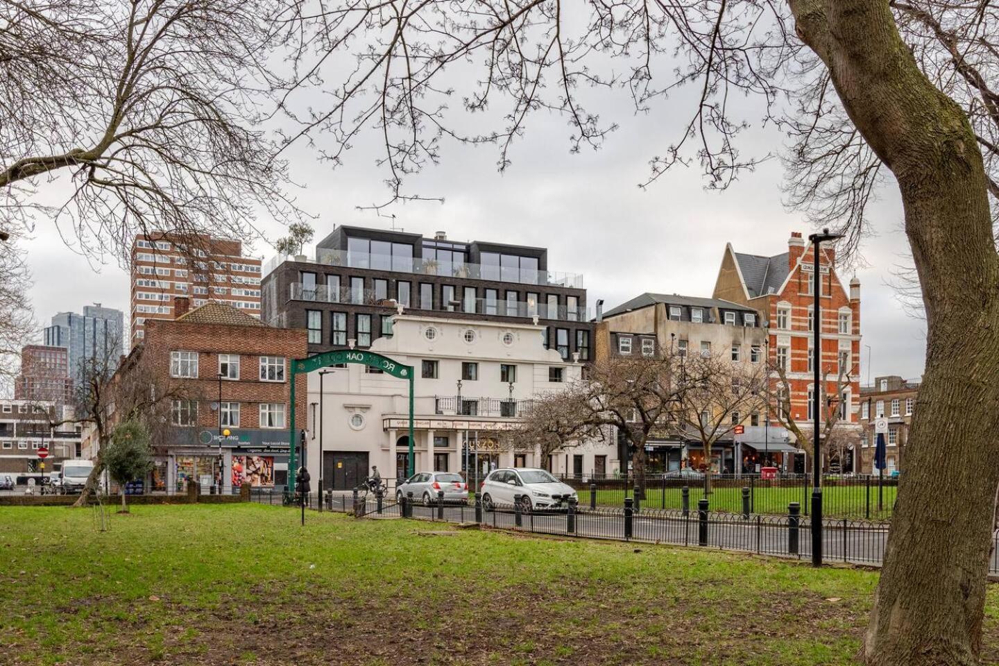 Charming 2-bed Garden Flat London