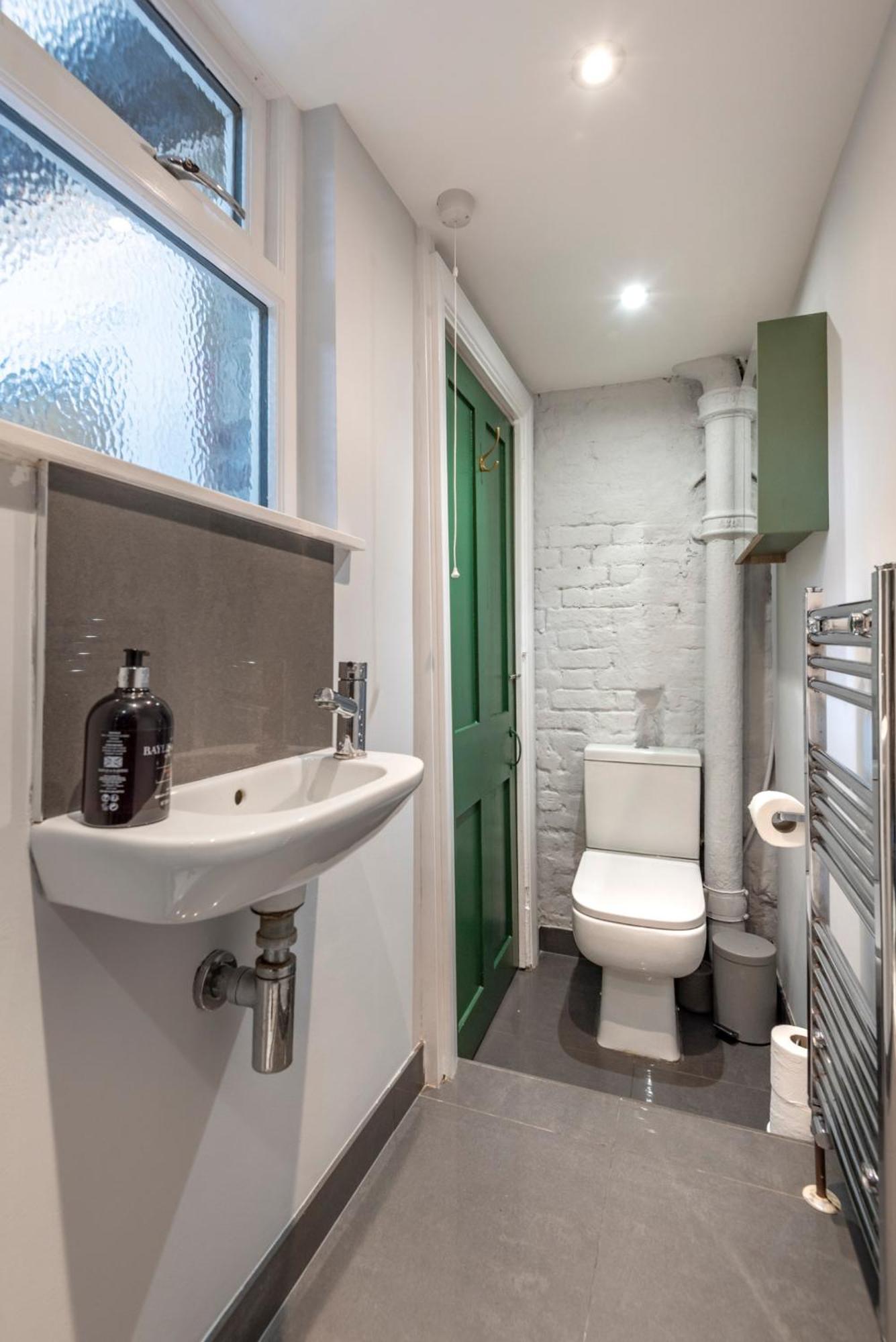 Chic 1-bed Garden Flat, London, Convenient For Tower Bridge, Great Public Transport Appartement Londen