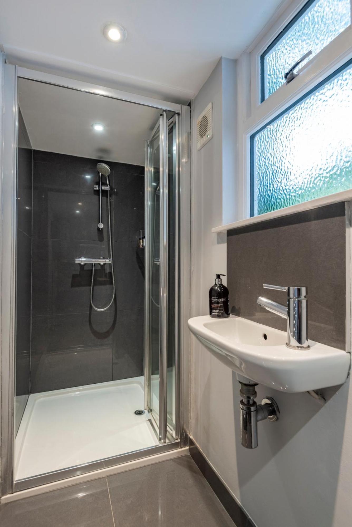 Appartement Chic 1-bed Garden Flat, London, Convenient For Tower Bridge, Great Public Transport Londen
