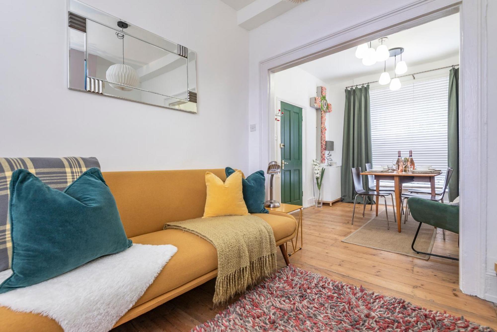 Chic 1-bed Garden Flat, London, Convenient For Tower Bridge, Great Public Transport * Londen