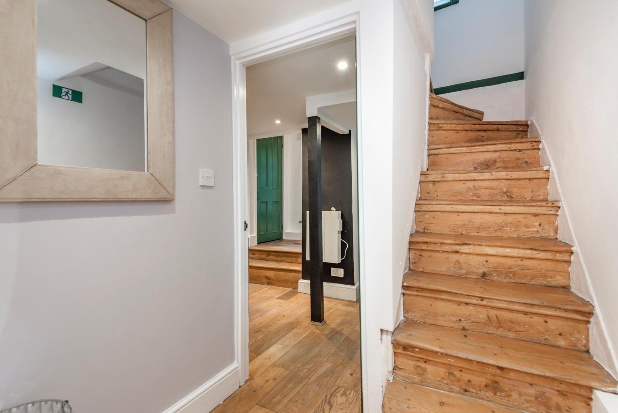 Chic 1-bed Garden Flat, London, Convenient For Tower Bridge, Great Public Transport Londen