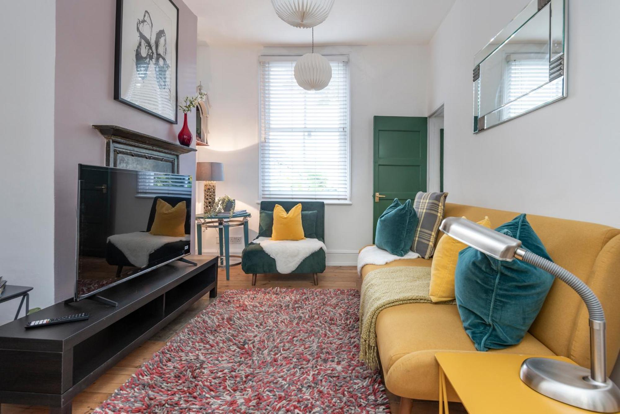Chic 1-bed Garden Flat, London, Convenient For Tower Bridge, Great Public Transport Appartement Londen