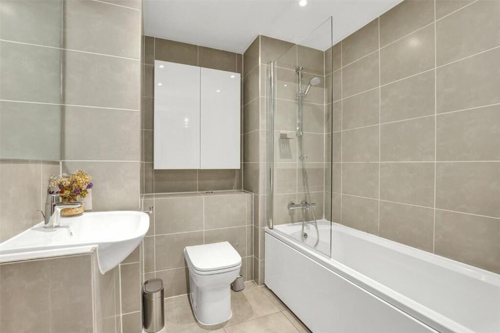 Angel Canal-view 1-bedroom Apartment London