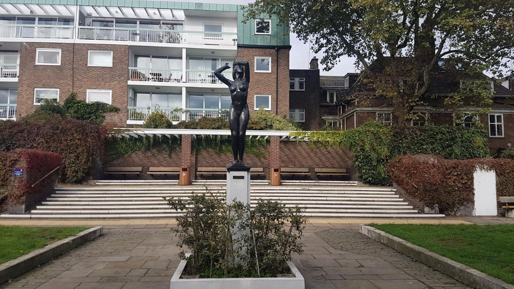Modern Simplicity, Minimalist 2br Flat In * Londen