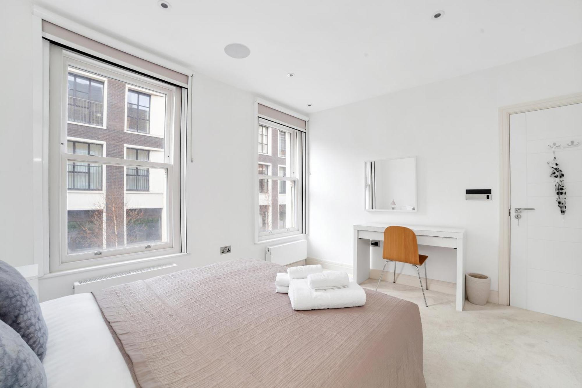 Apartment Cleveland Street 2 Bedrooms London