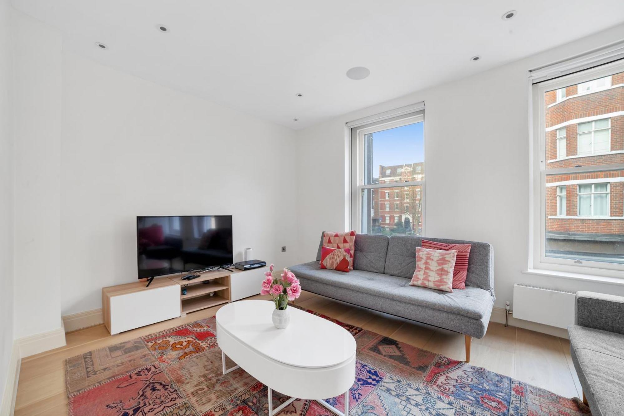 Cleveland Street 2 Bedrooms Apartment