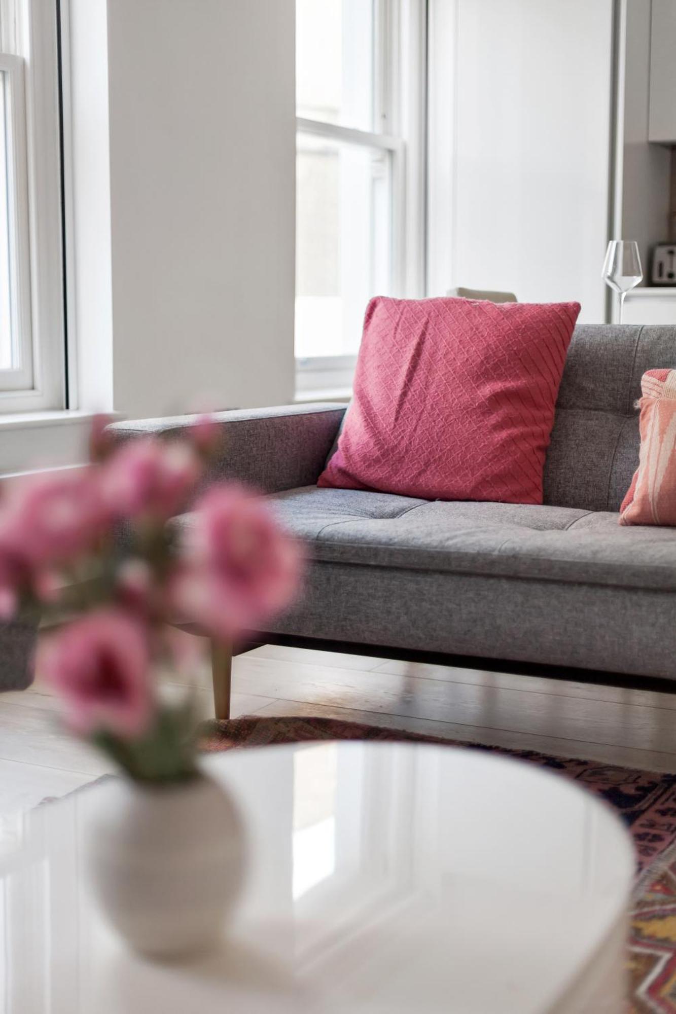 Cleveland Street 2 Bedrooms Apartment *