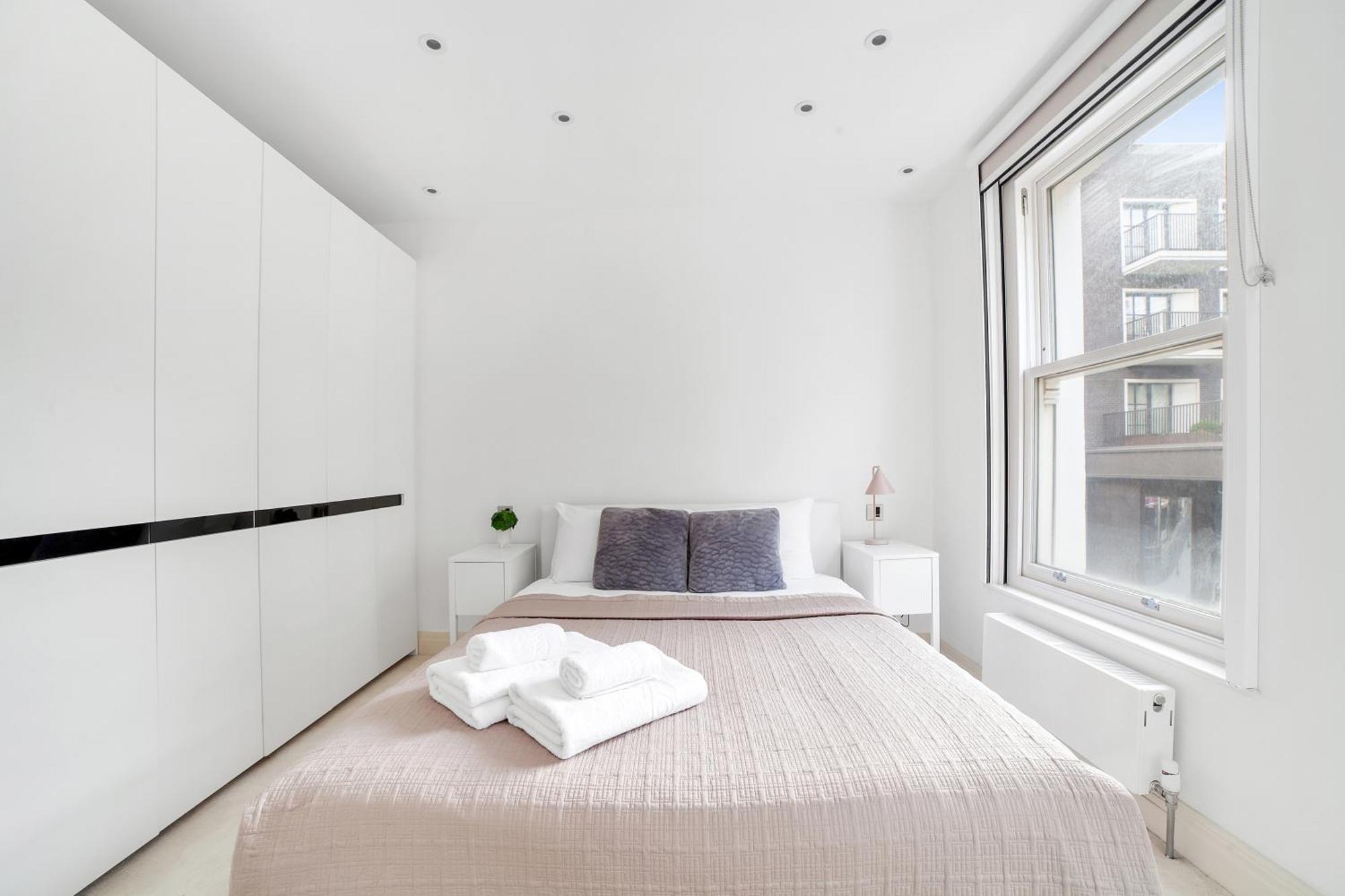 Apartment Cleveland Street 2 Bedrooms London