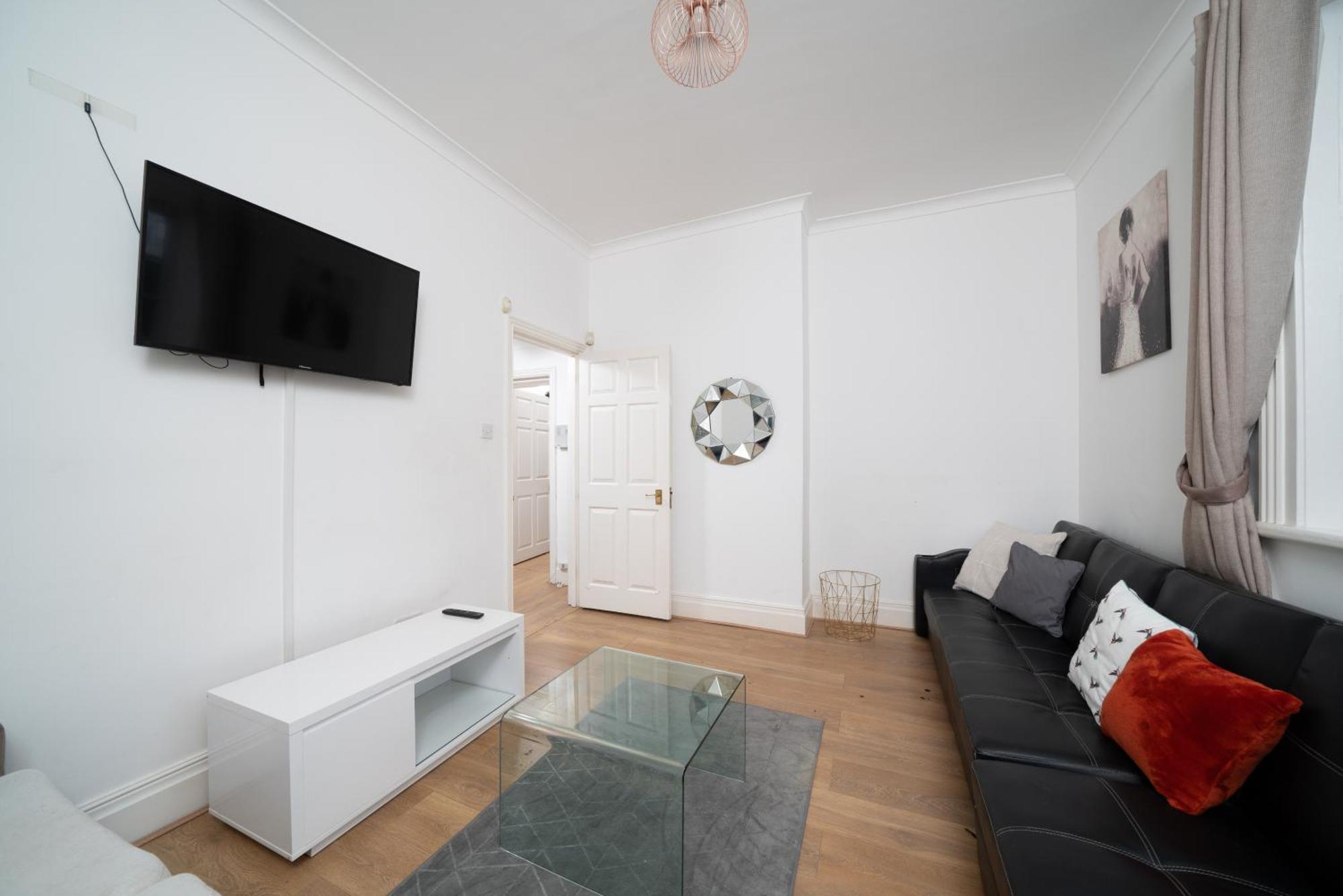 Appartement Canary Wharf - Spacious Near Excel Exhibition Centre, O2 Arena, Airport, Free Parking & Wifi Londen