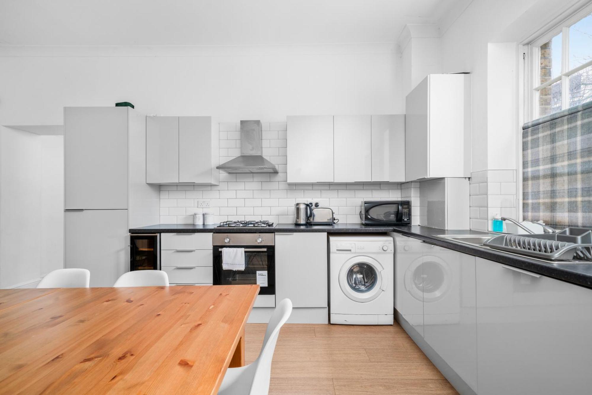 Canary Wharf - Spacious Near Excel Exhibition Centre, O2 Arena, Airport, Free Parking & Wifi Londen