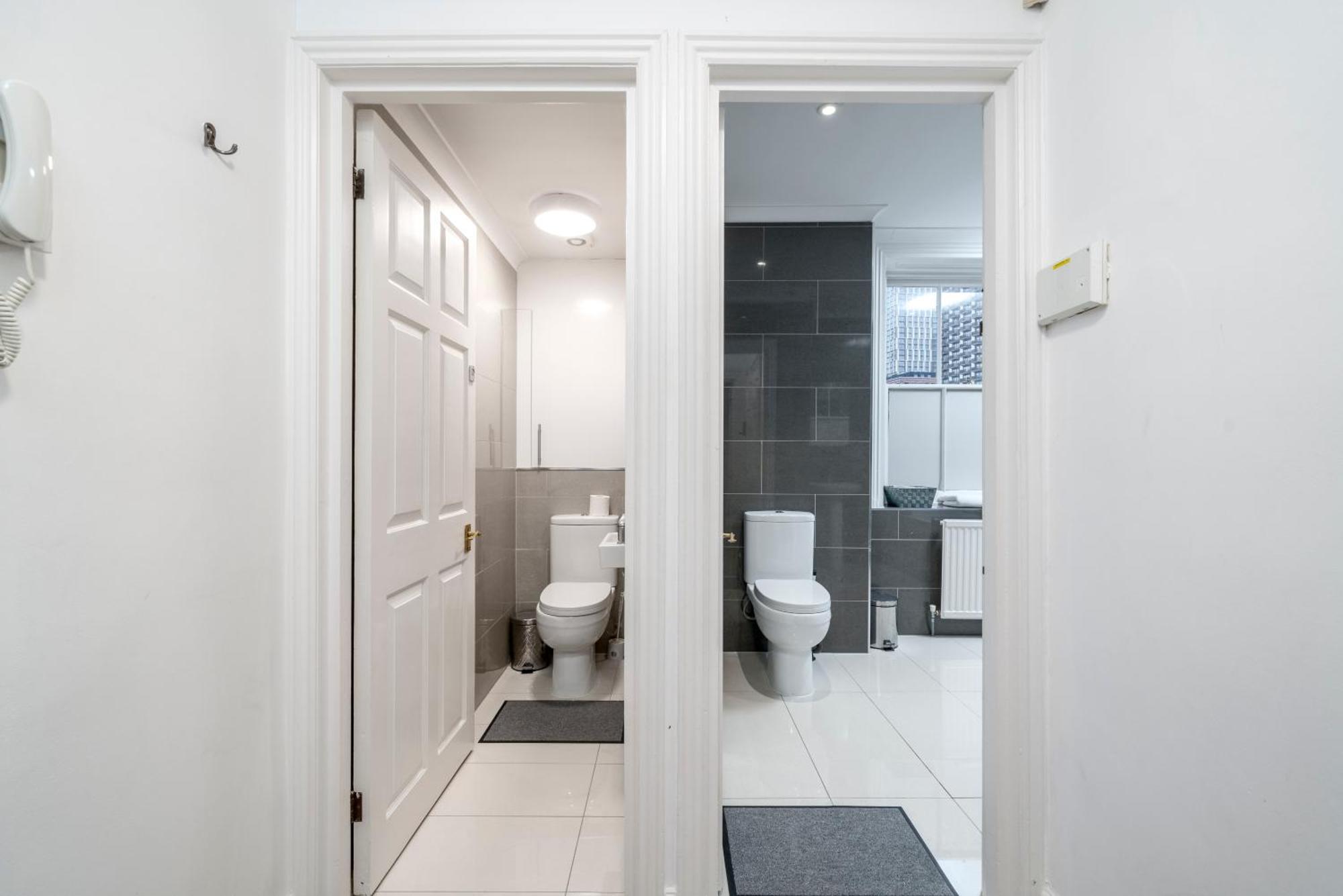 Canary Wharf - Spacious Near Excel Exhibition Centre, O2 Arena, Airport, Free Parking & Wifi Appartement Londen