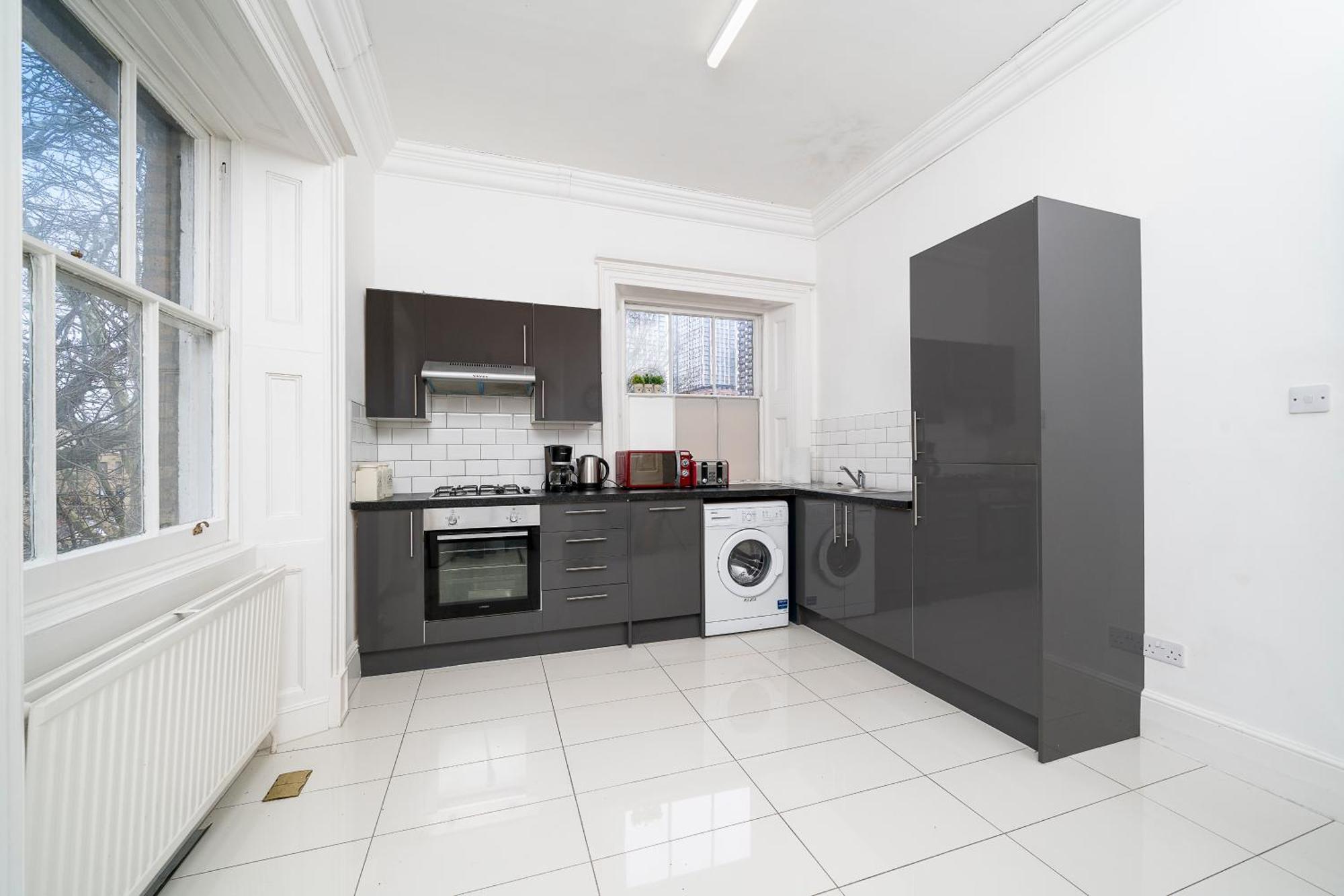 Canary Wharf - Spacious Near Excel Exhibition Centre, O2 Arena, Airport, Free Parking & Wifi *