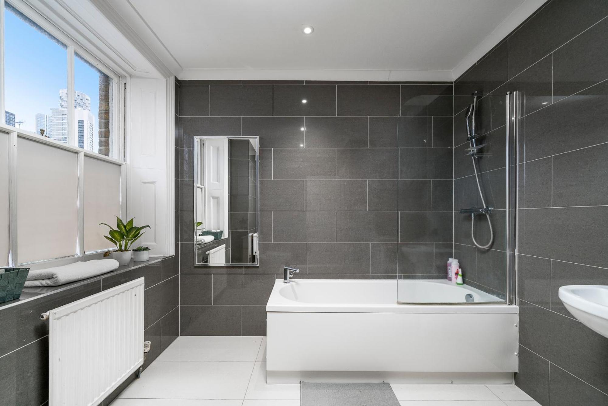 Canary Wharf - Spacious Near Excel Exhibition Centre, O2 Arena, Airport, Free Parking & Wifi * Londen