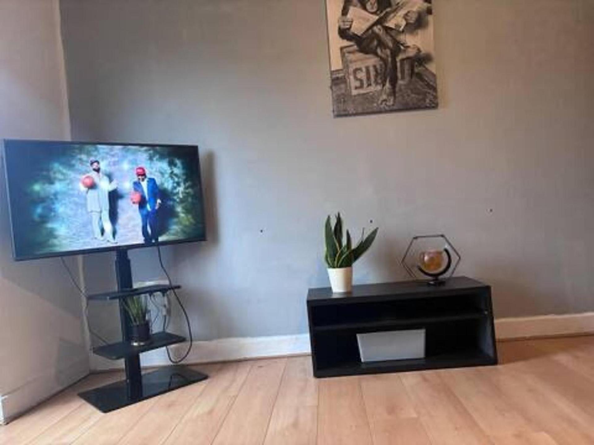 1br-sleeps4-35mintocentrallondon-40mintoheathrow Appartement Londen