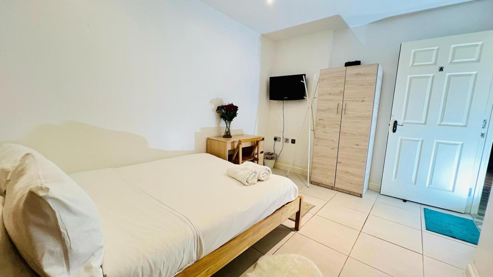 Ar7 Sunset Luxurious In Zone-1 Including One Family Twin With Its Own Stunning Private Terrace Apartment London
