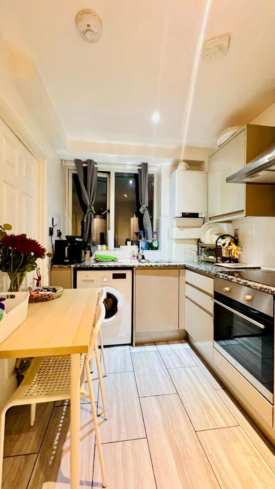 Apartment Ar7 Sunset Luxurious In Zone-1 Including One Family Twin With Its Own Stunning Private Terrace London