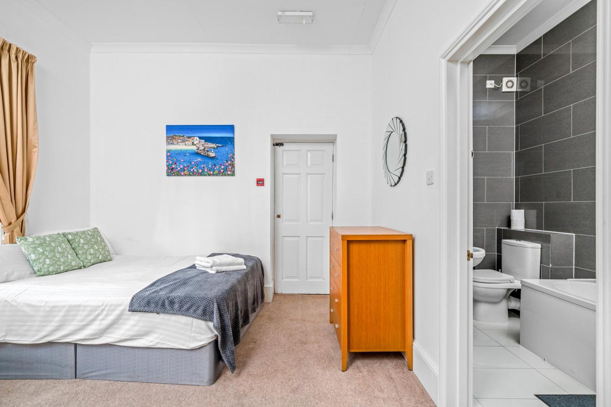 Canary Wharf - Spacious Near Excel Exhibition Centre, O2 Arena, Airport, Free Parking & Wifi * Londen