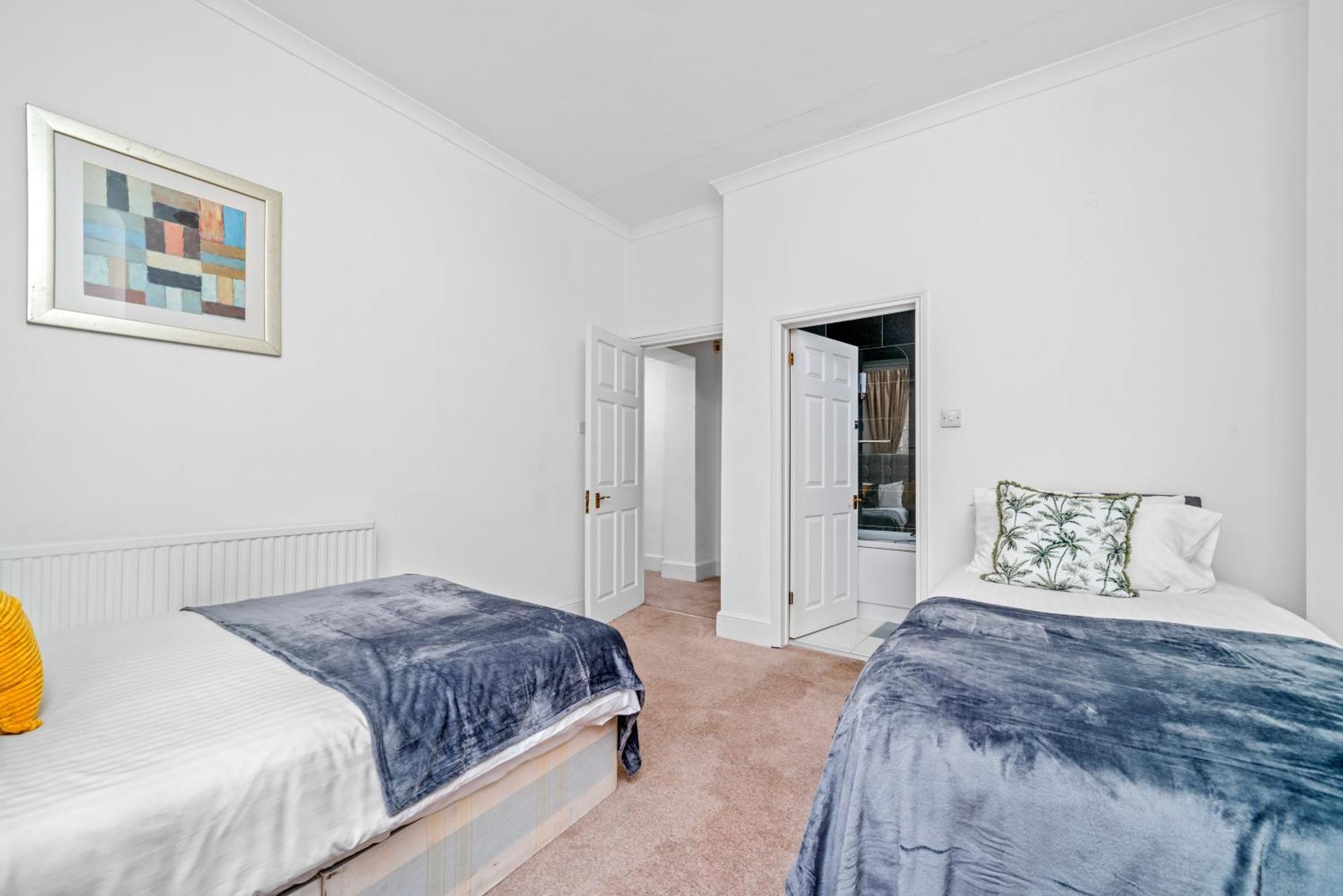 Canary Wharf - Spacious Near Excel Exhibition Centre, O2 Arena, Airport, Free Parking & Wifi Londen
