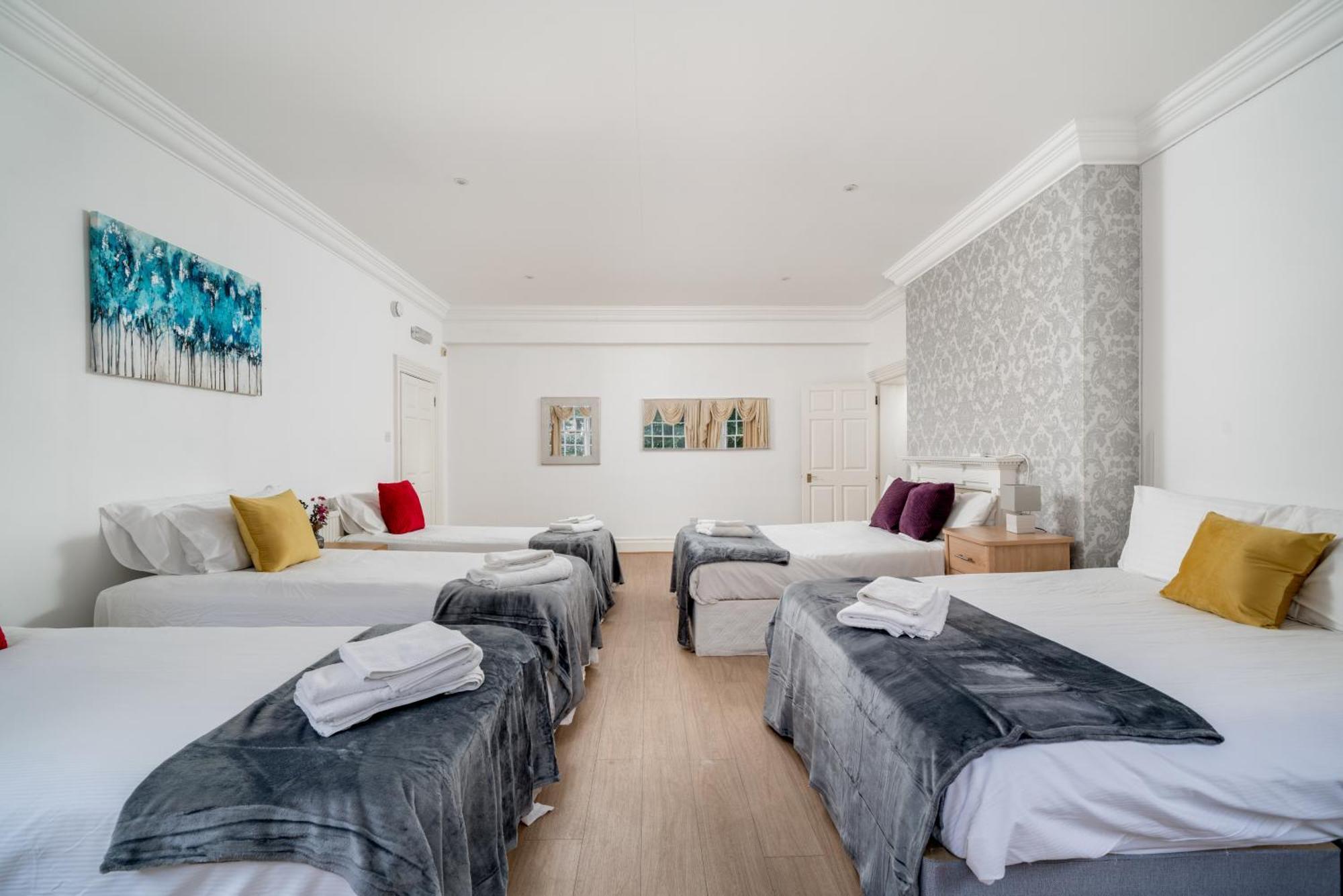 Canary Wharf - Spacious Near Excel Exhibition Centre, O2 Arena, Airport, Free Parking & Wifi Londen