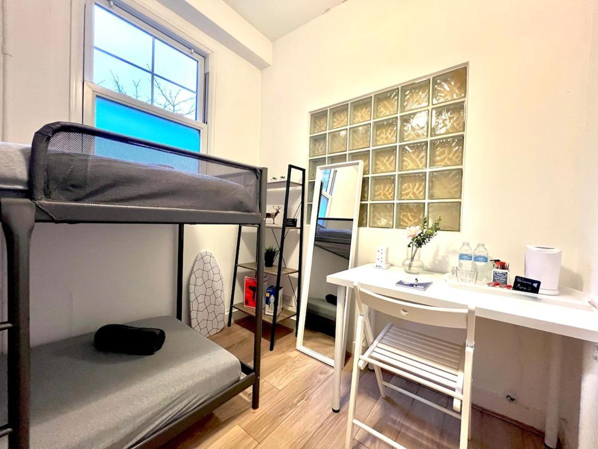 Apartment Sleeps 7 The Red Door House