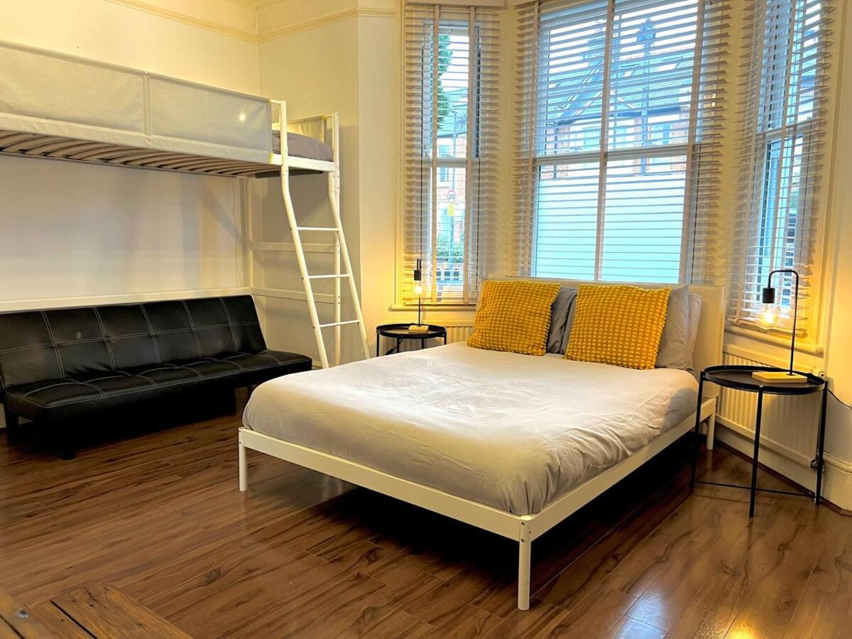 Apartment Sleeps 7 The Red Door House *