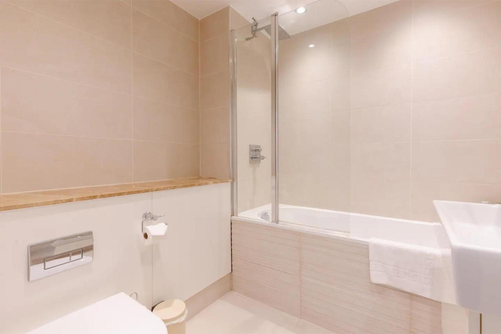 Stylish 2bd Near Notting Hill Apartment London