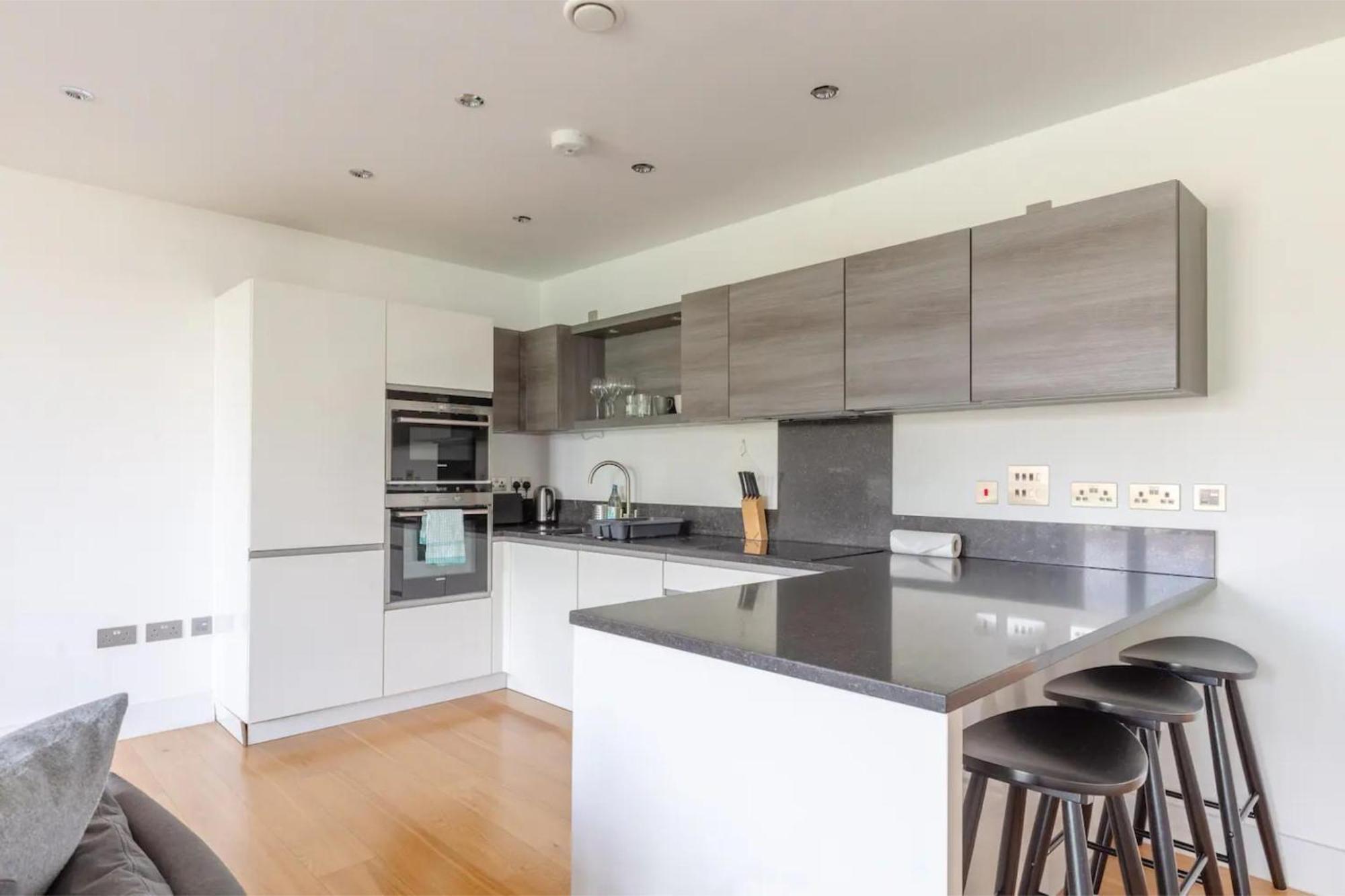 Stylish 2bd Near Notting Hill Apartment
