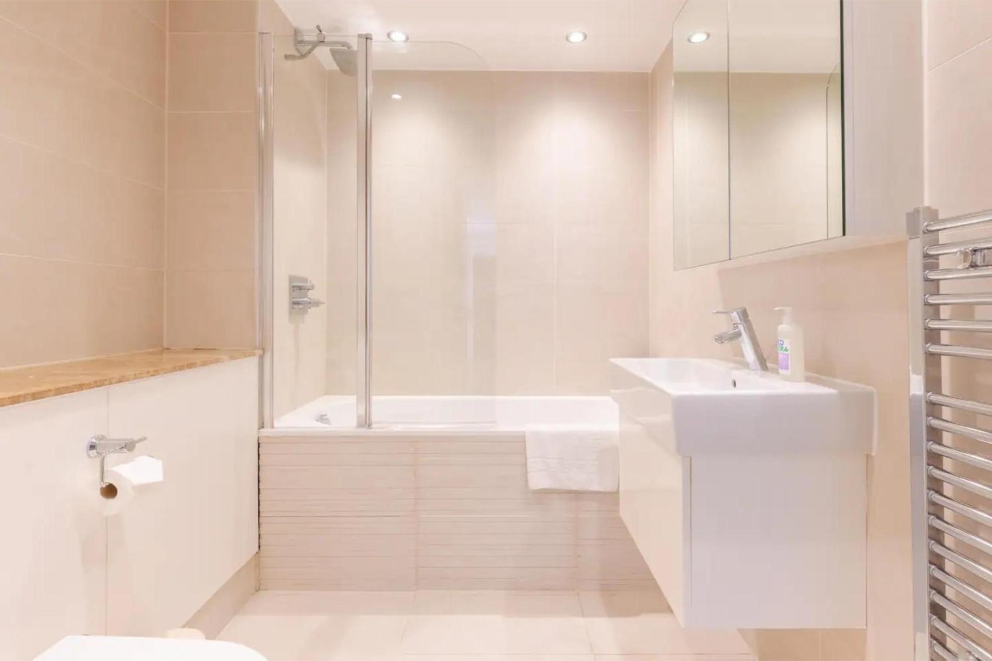 Stylish 2bd Near Notting Hill Apartment