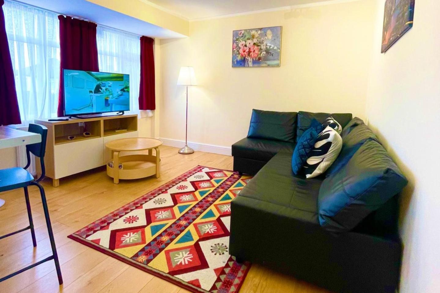 1b-sleeps4-freeparking-pets-wifi-london *