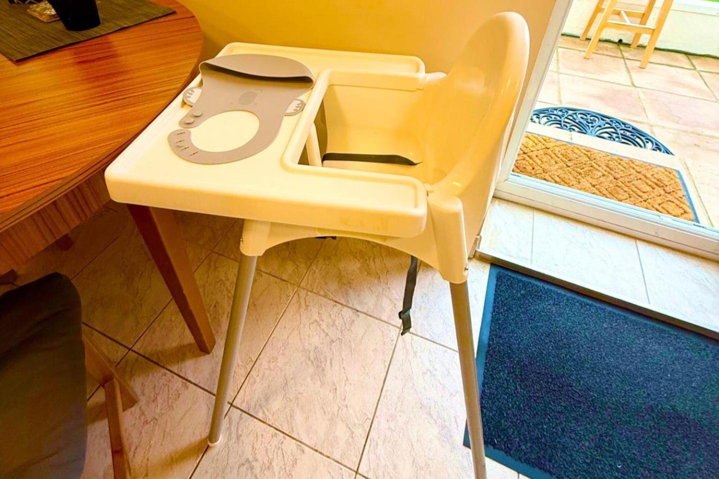 1b-sleeps4-freeparking-pets-wifi-london London
