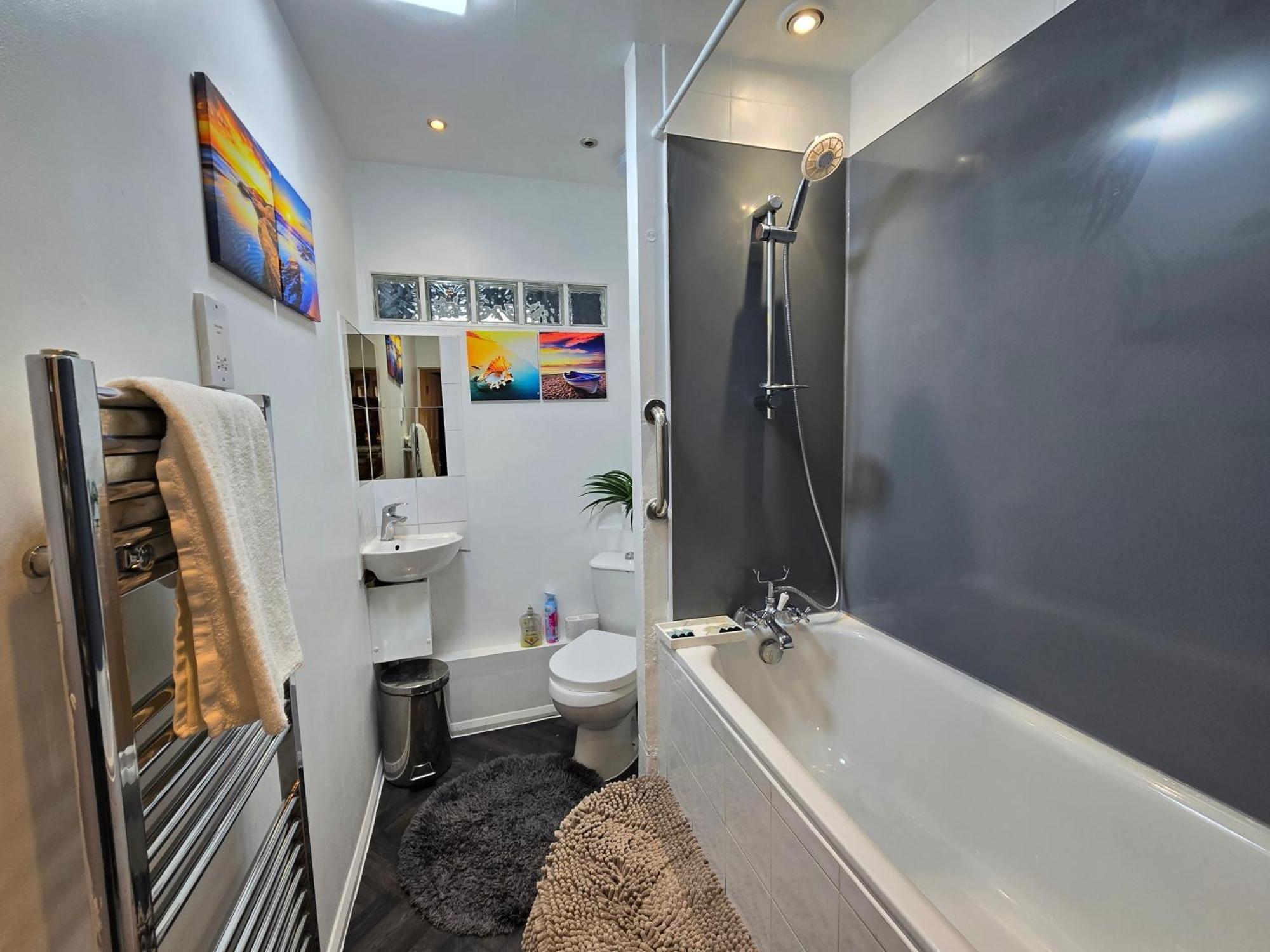 Cozy 4 Bedroom House In The Heart Of Brixton *