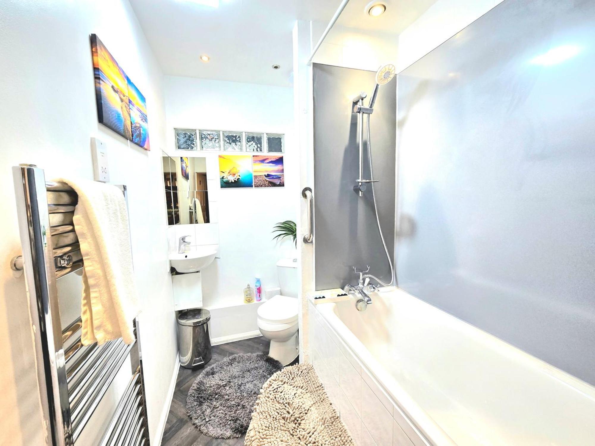 Cozy 4 Bedroom House In The Heart Of Brixton Holiday home