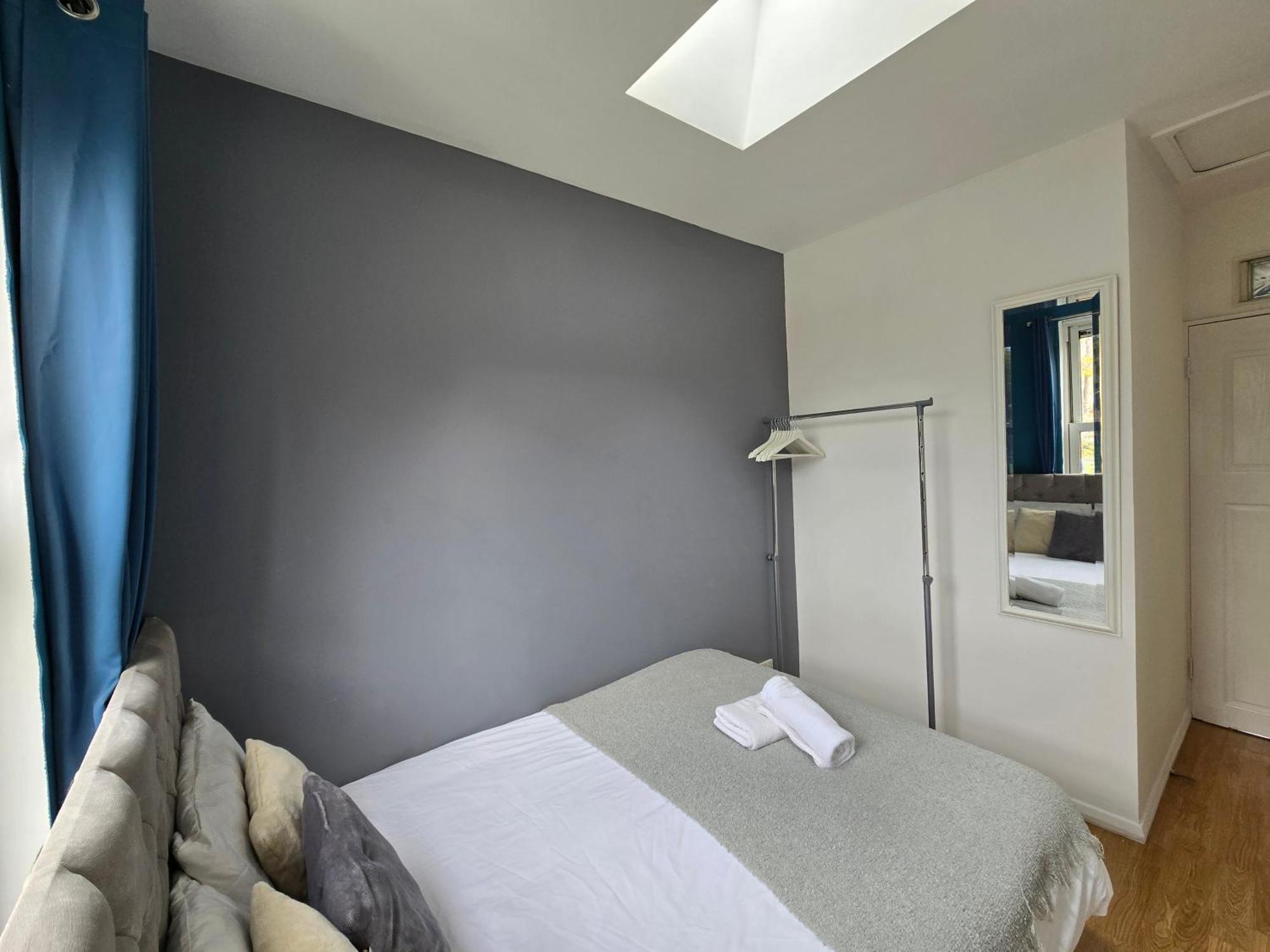 Cozy 4 Bedroom House In The Heart Of Brixton Holiday home *