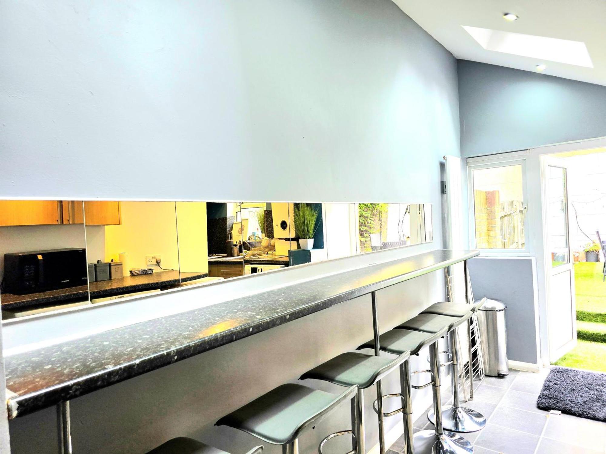 Cozy 4 Bedroom House In The Heart Of Brixton *