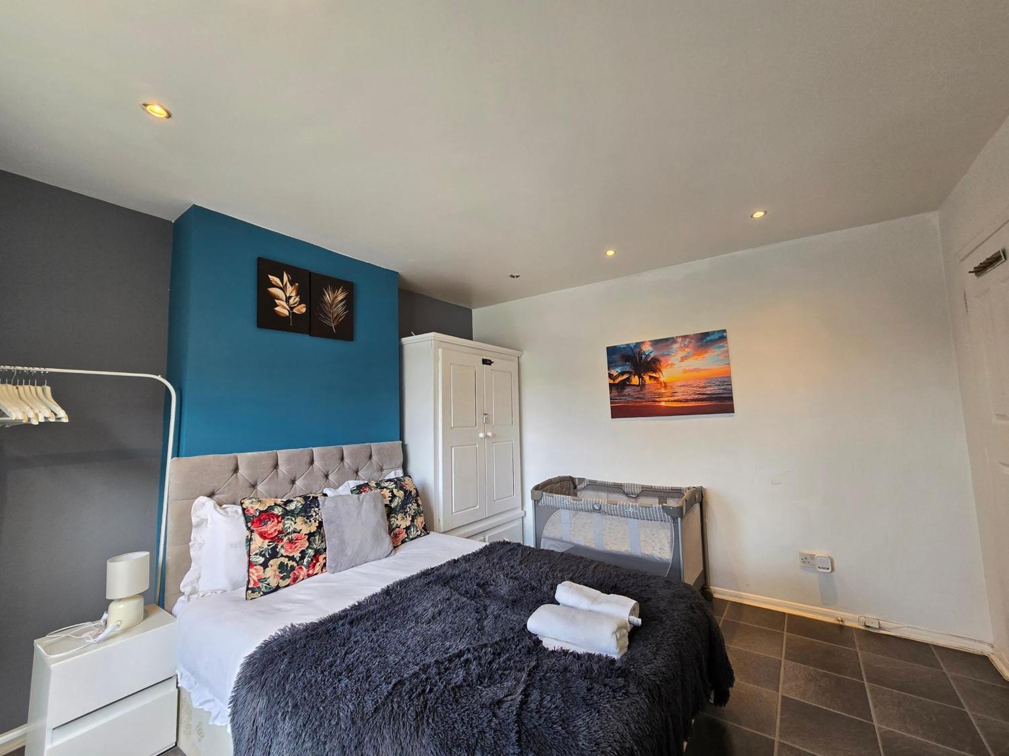 Cozy 4 Bedroom House In The Heart Of Brixton Holiday home *