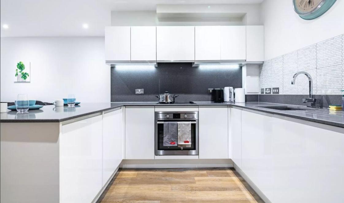 Apartment Modern New-built 1 Bedroom In Heart Of Ldn London