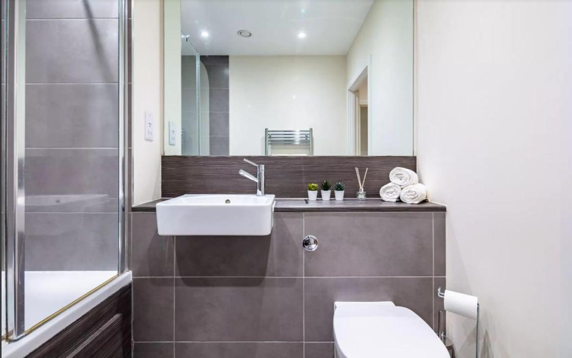 Modern New-built 1 Bedroom In Heart Of Ldn London