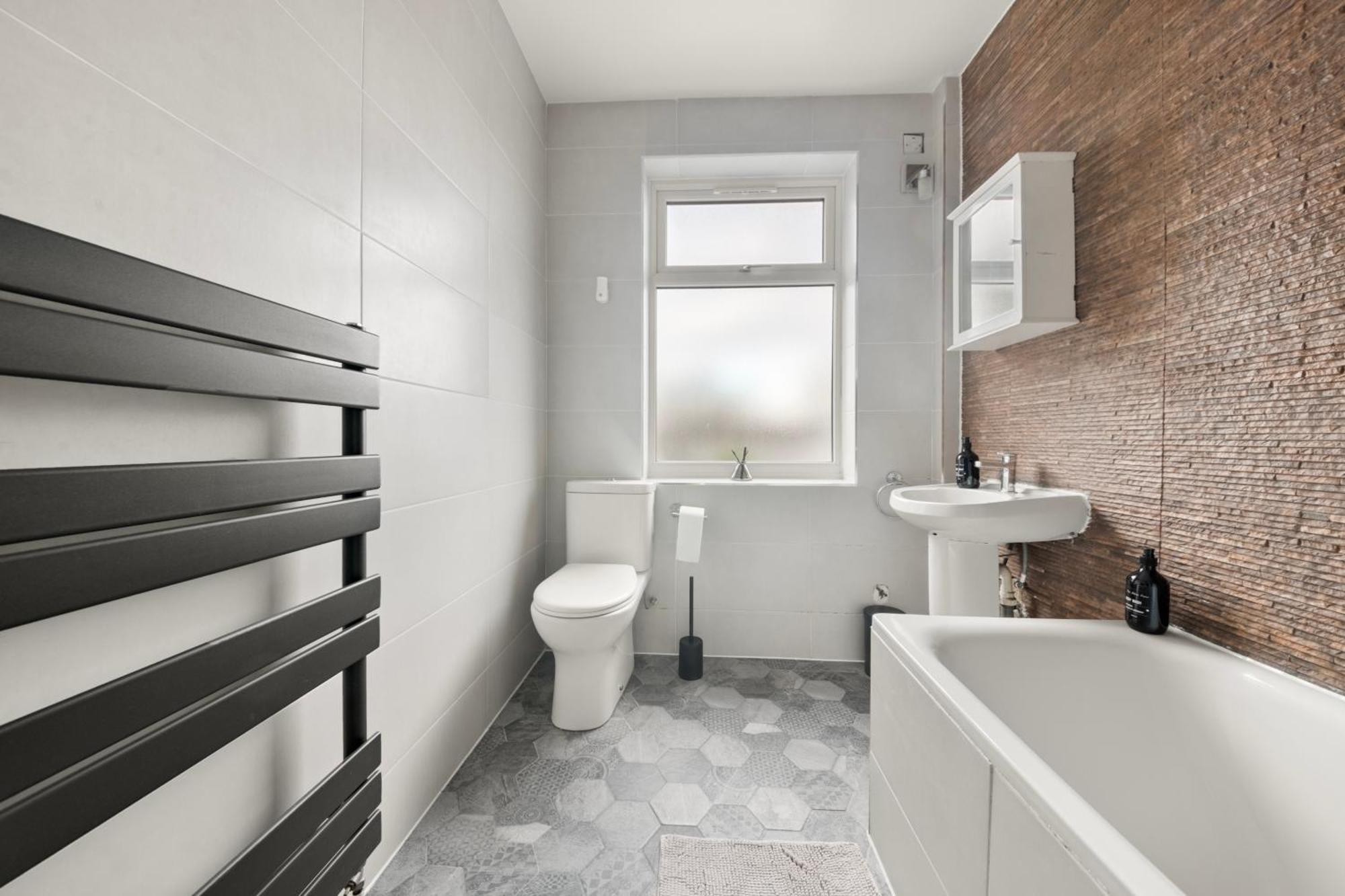Apartment Spacious 4br, Sleeps 7, Garden, Free Parking *