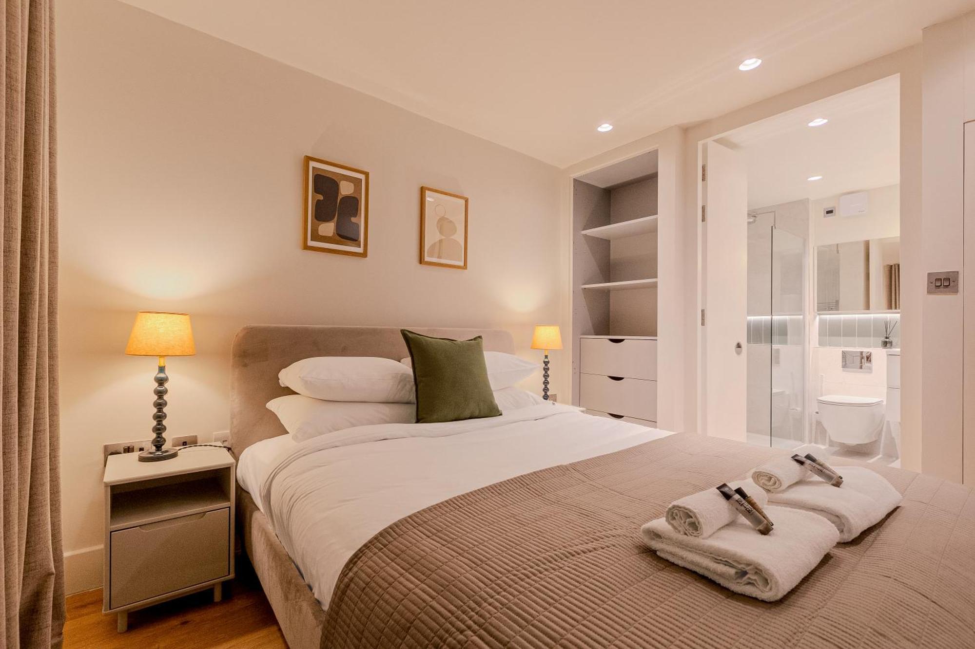 Central Serviced 3 Minutes From Blackfriars Station Apartment