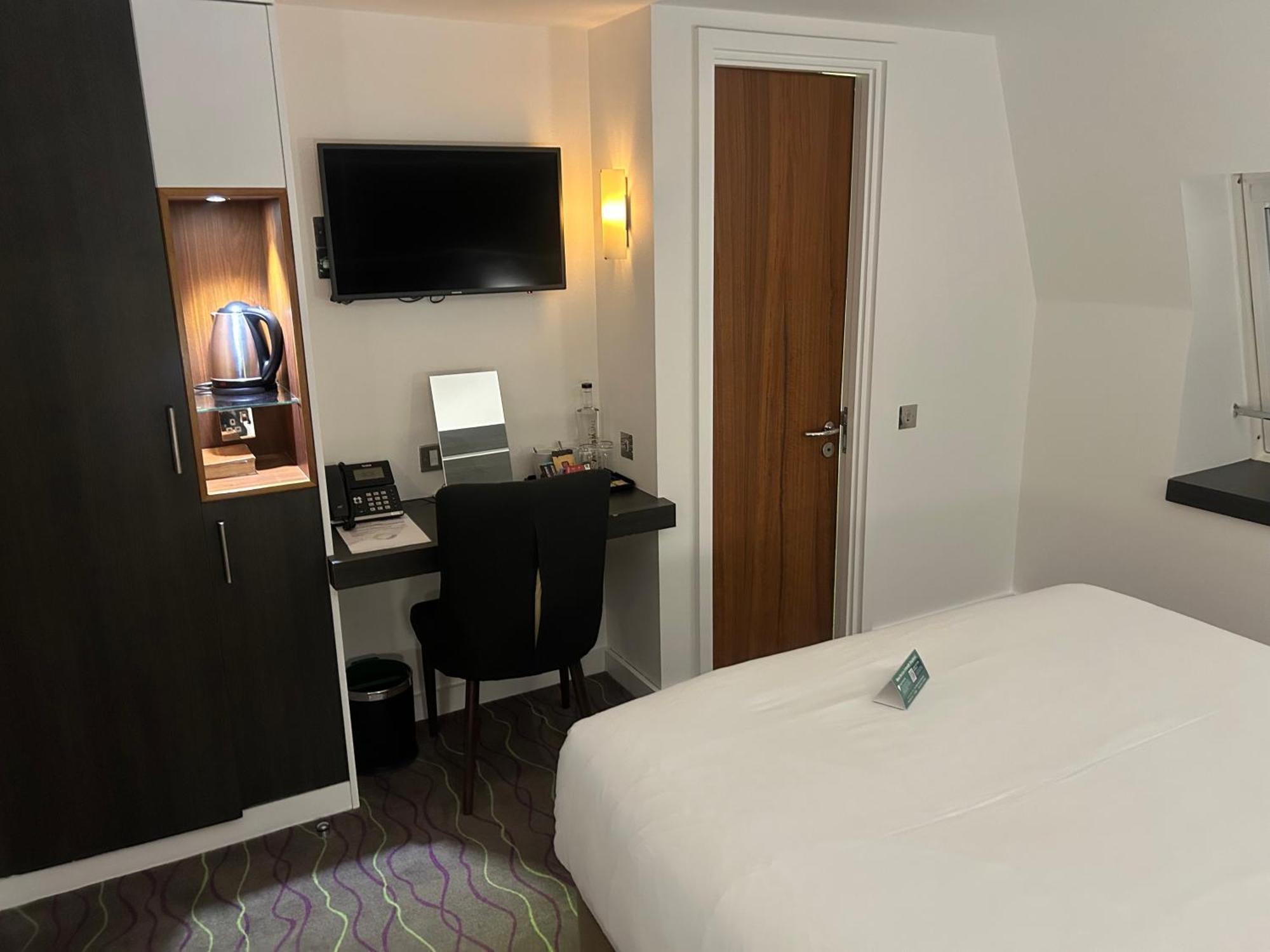 The Wesley Euston 4*