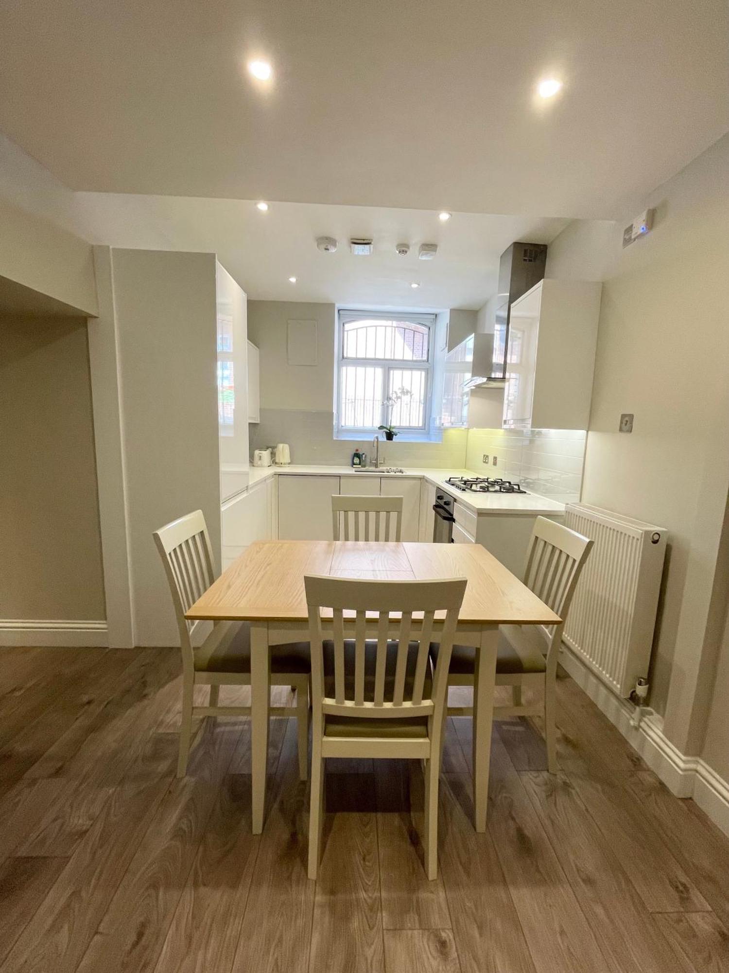 Apartment Stylish Apartments In Victoria & Westminster London