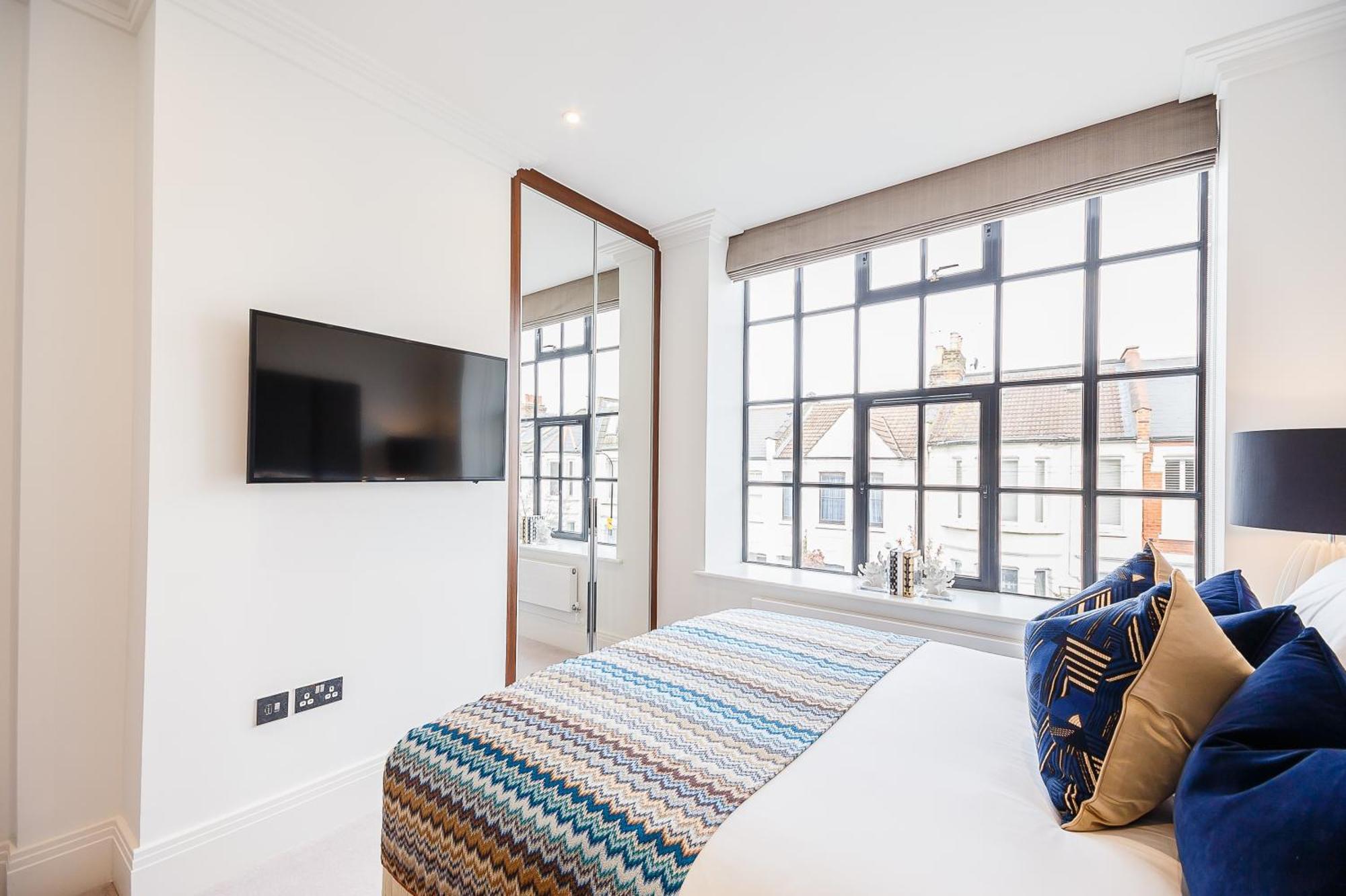 Palace Wharf Apartment *