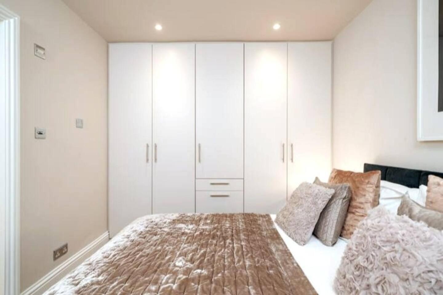 Niru Experience Jewel Of Ifield Road Leilighet London