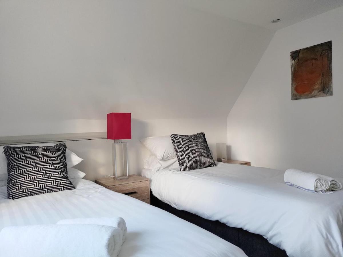 The Camden Chic Townhouse - Accommodates 14 Guests *