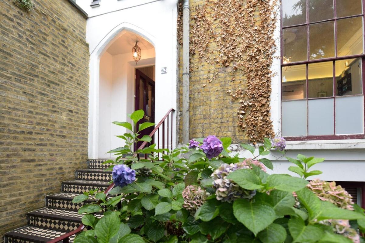 The Camden Chic Townhouse - Accommodates 14 Guests London