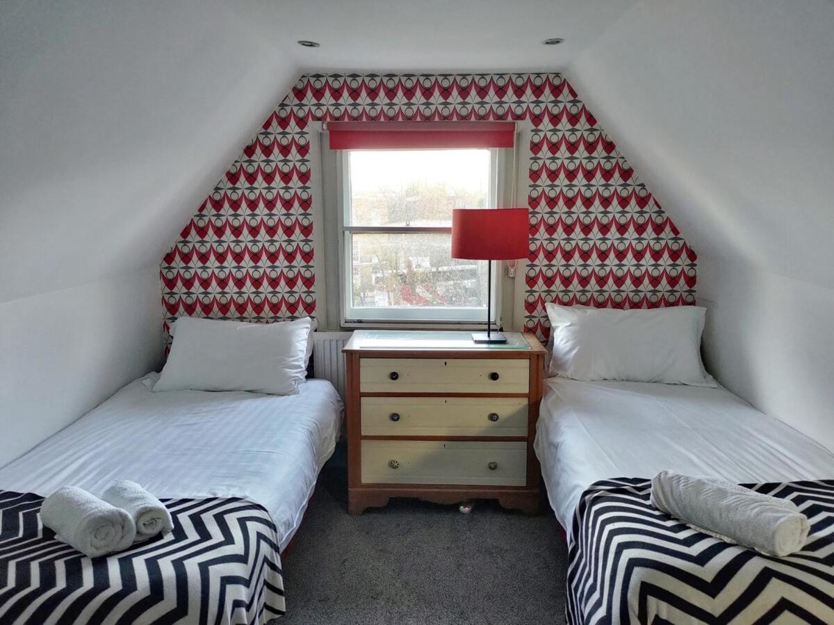 The Camden Chic Townhouse - Accommodates 14 Guests