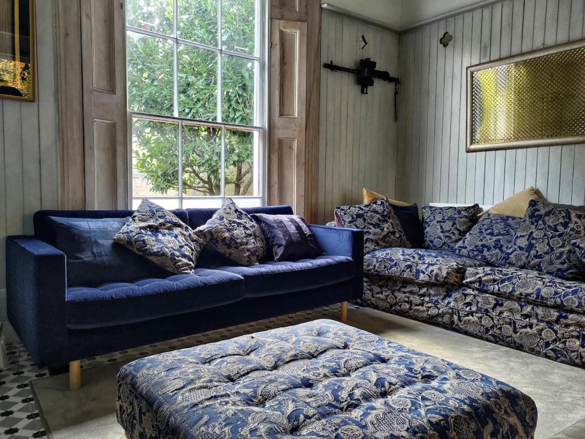The Camden Chic Townhouse - Accommodates 14 Guests