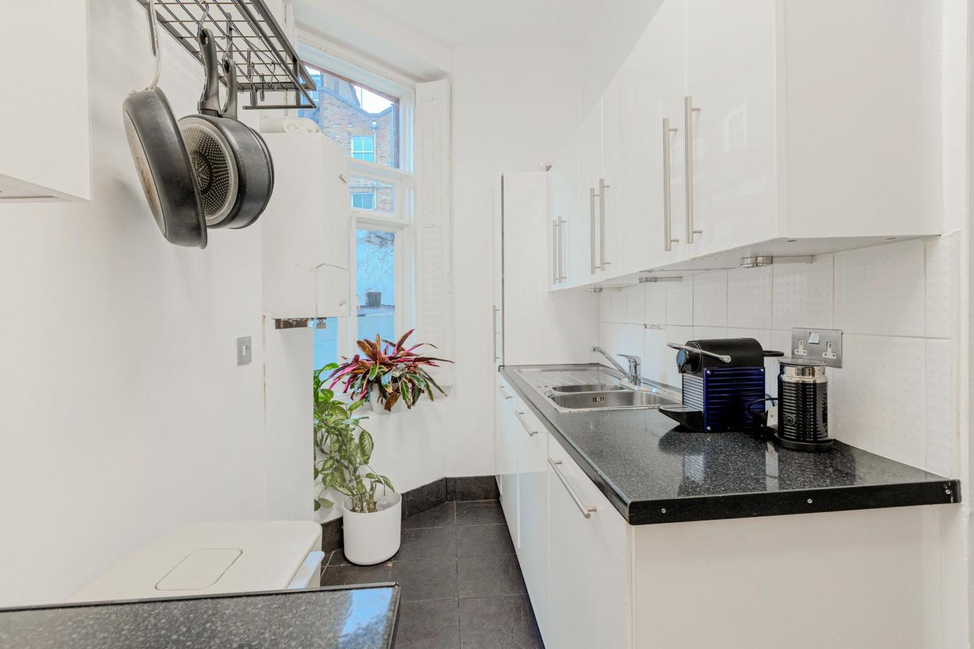 New Listing! 1br In London, 5 Min Tube London